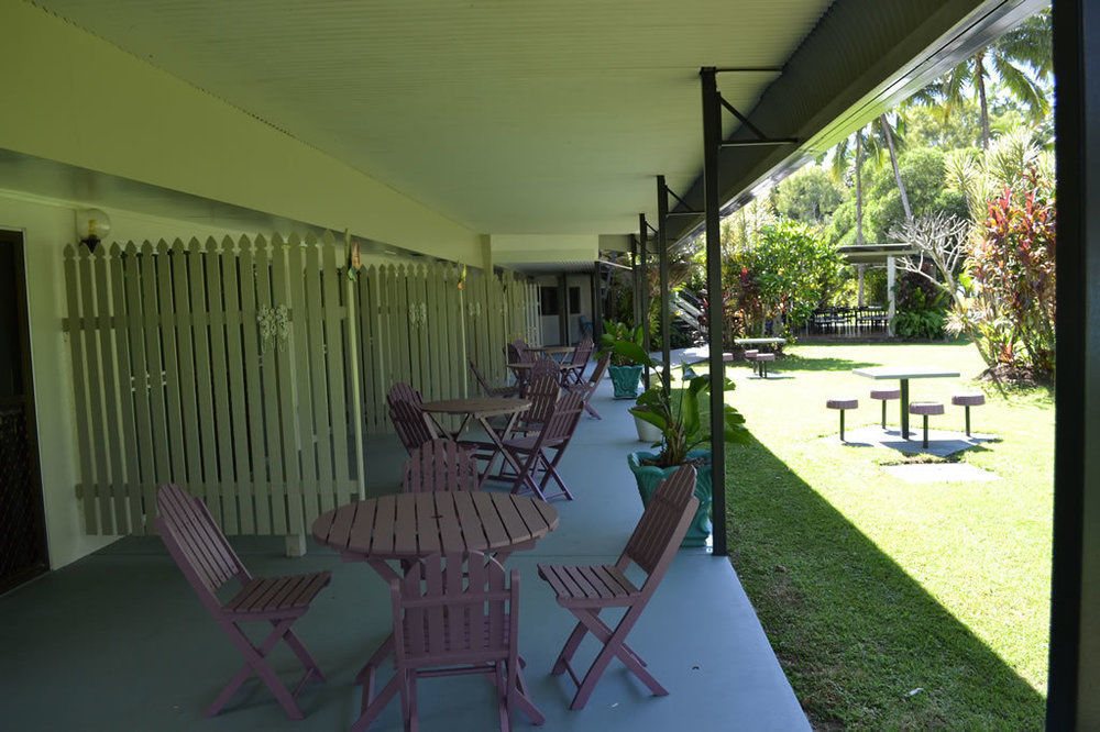 Bramston Beach Motel Екстер'єр фото