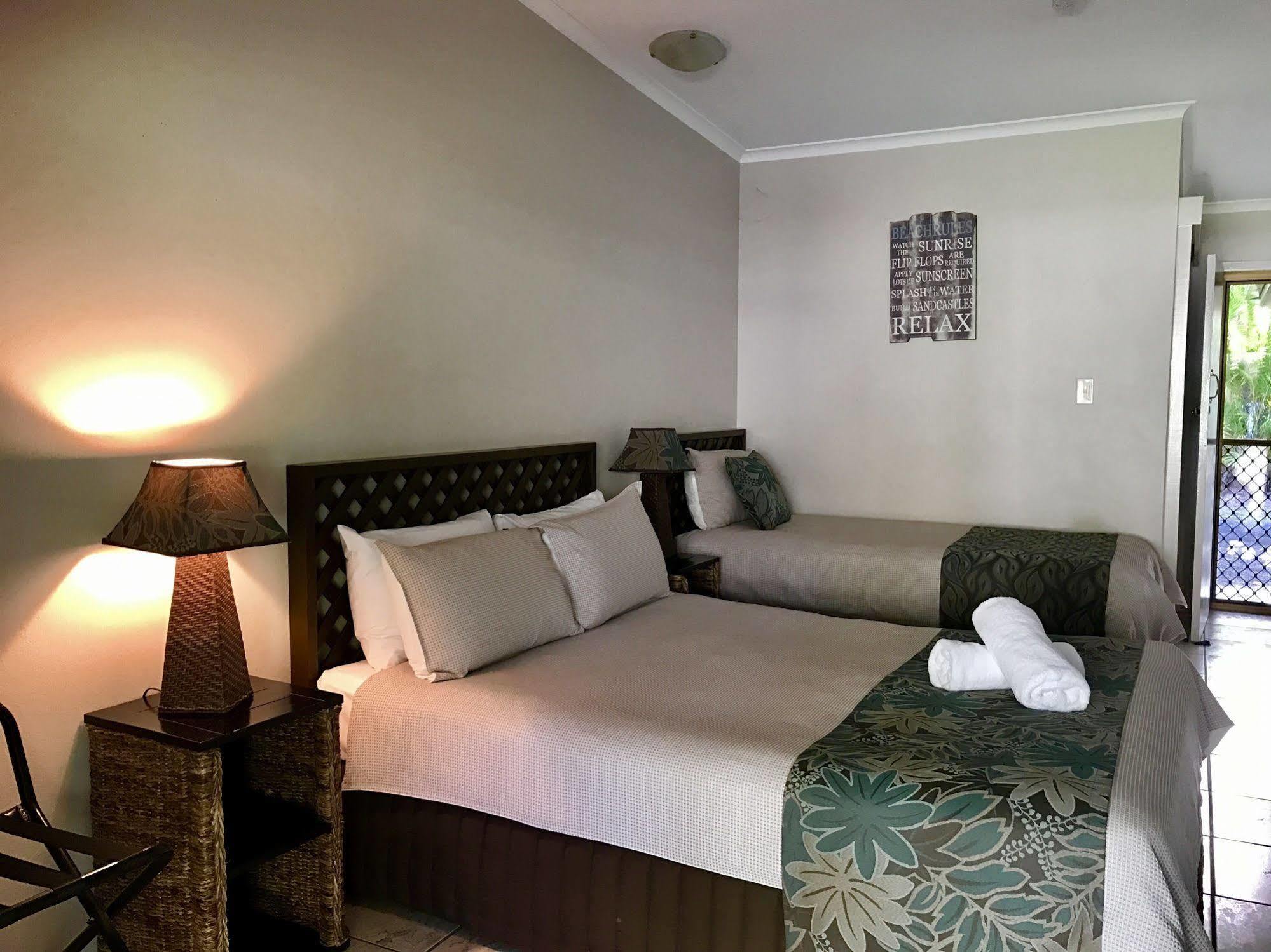 Bramston Beach Motel Екстер'єр фото