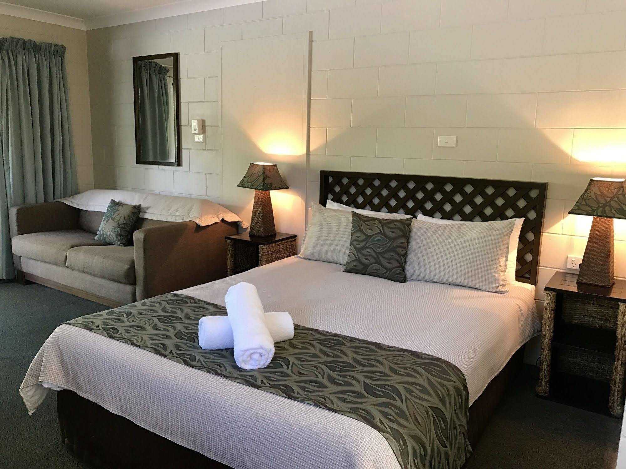 Bramston Beach Motel Екстер'єр фото