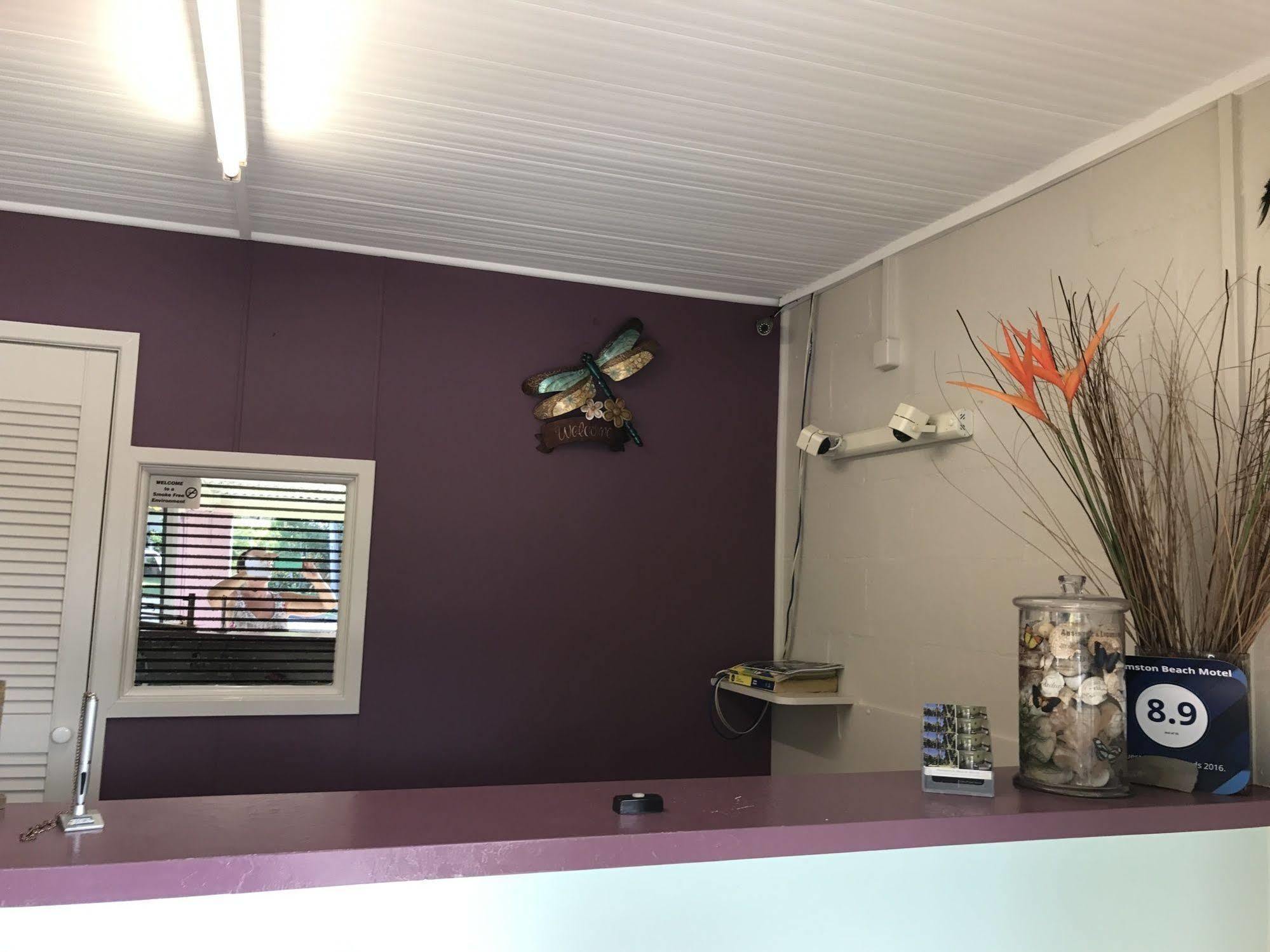 Bramston Beach Motel Екстер'єр фото
