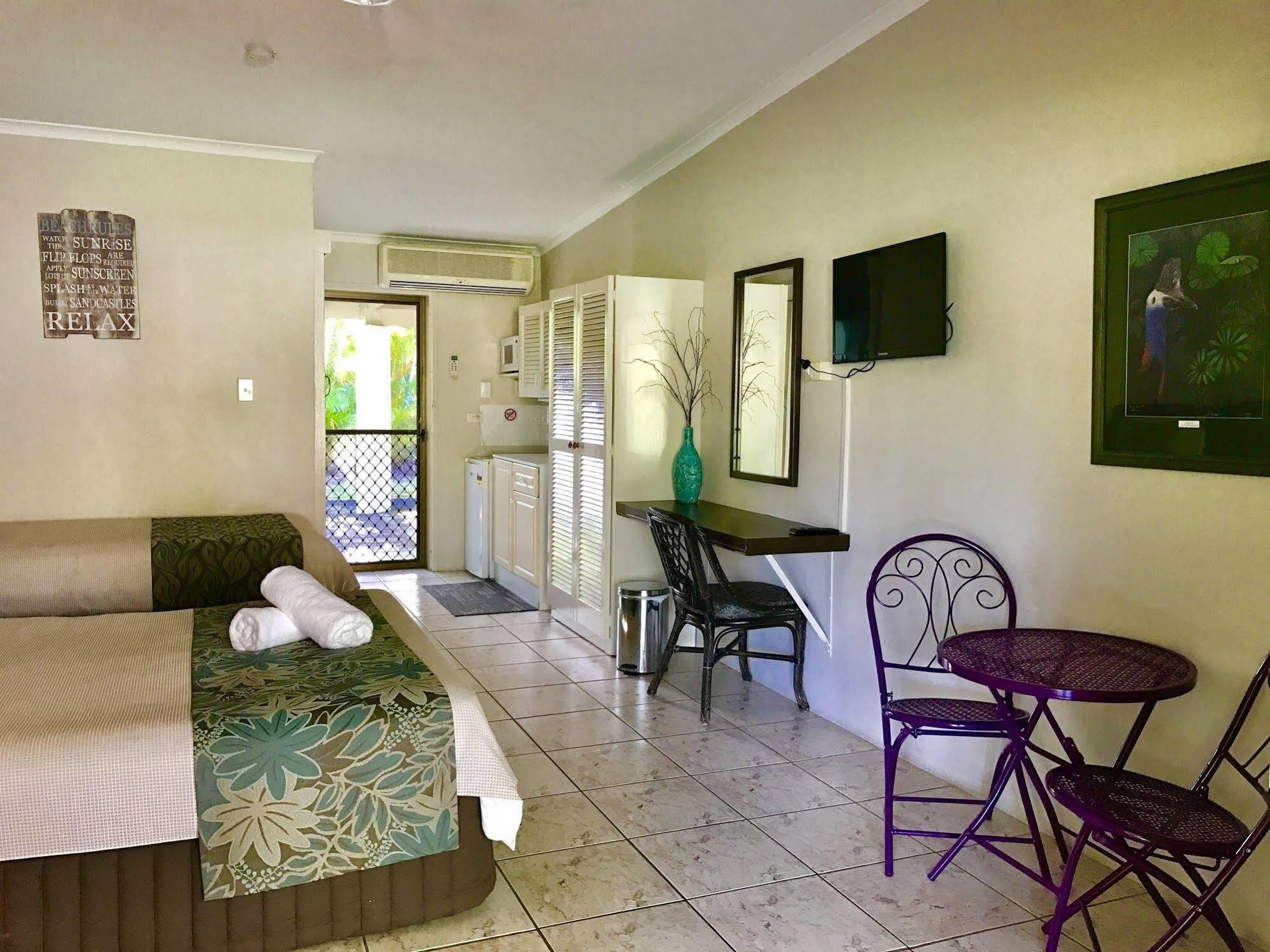 Bramston Beach Motel Екстер'єр фото