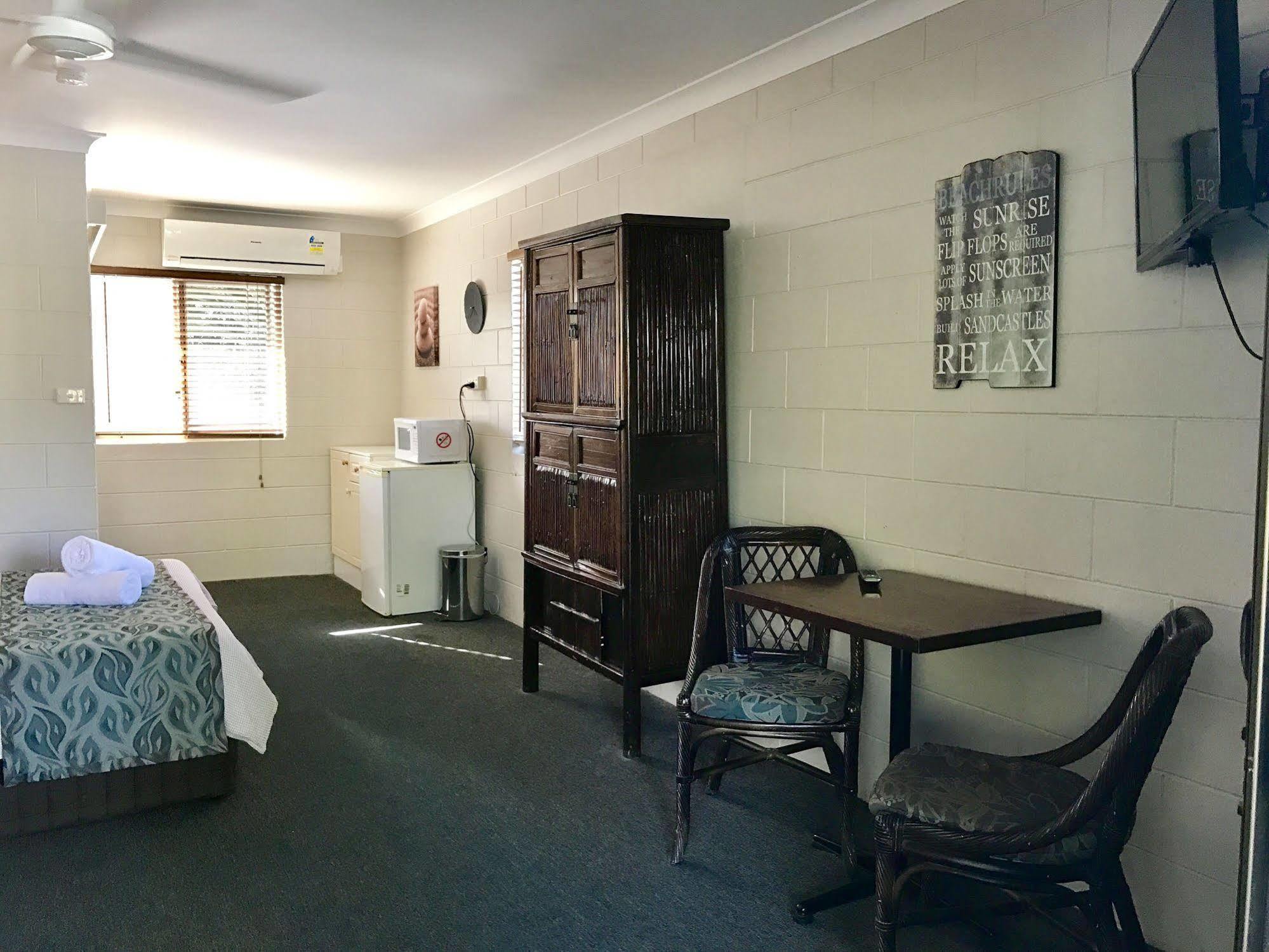 Bramston Beach Motel Екстер'єр фото