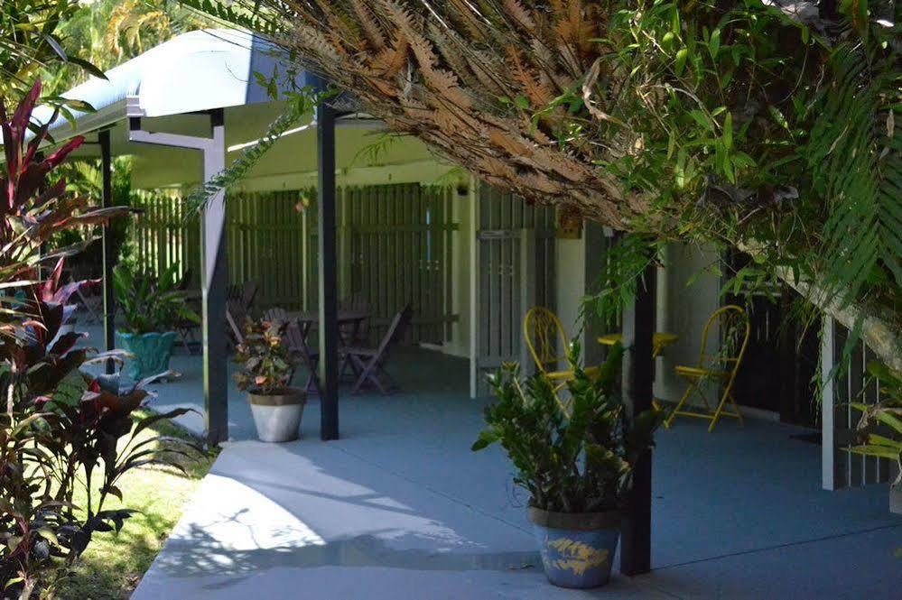 Bramston Beach Motel Екстер'єр фото